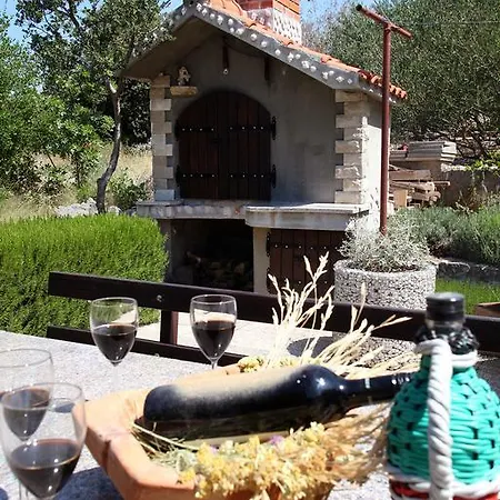 아파트 Matic 로고즈니차