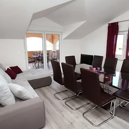 아파트 Matic 로고즈니차